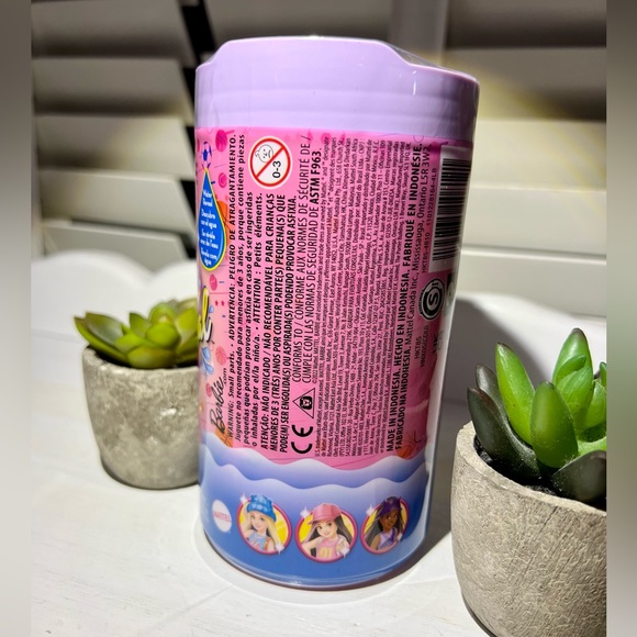 BARBIE COLOR REVEAL DOLL - Picture 3 of 3